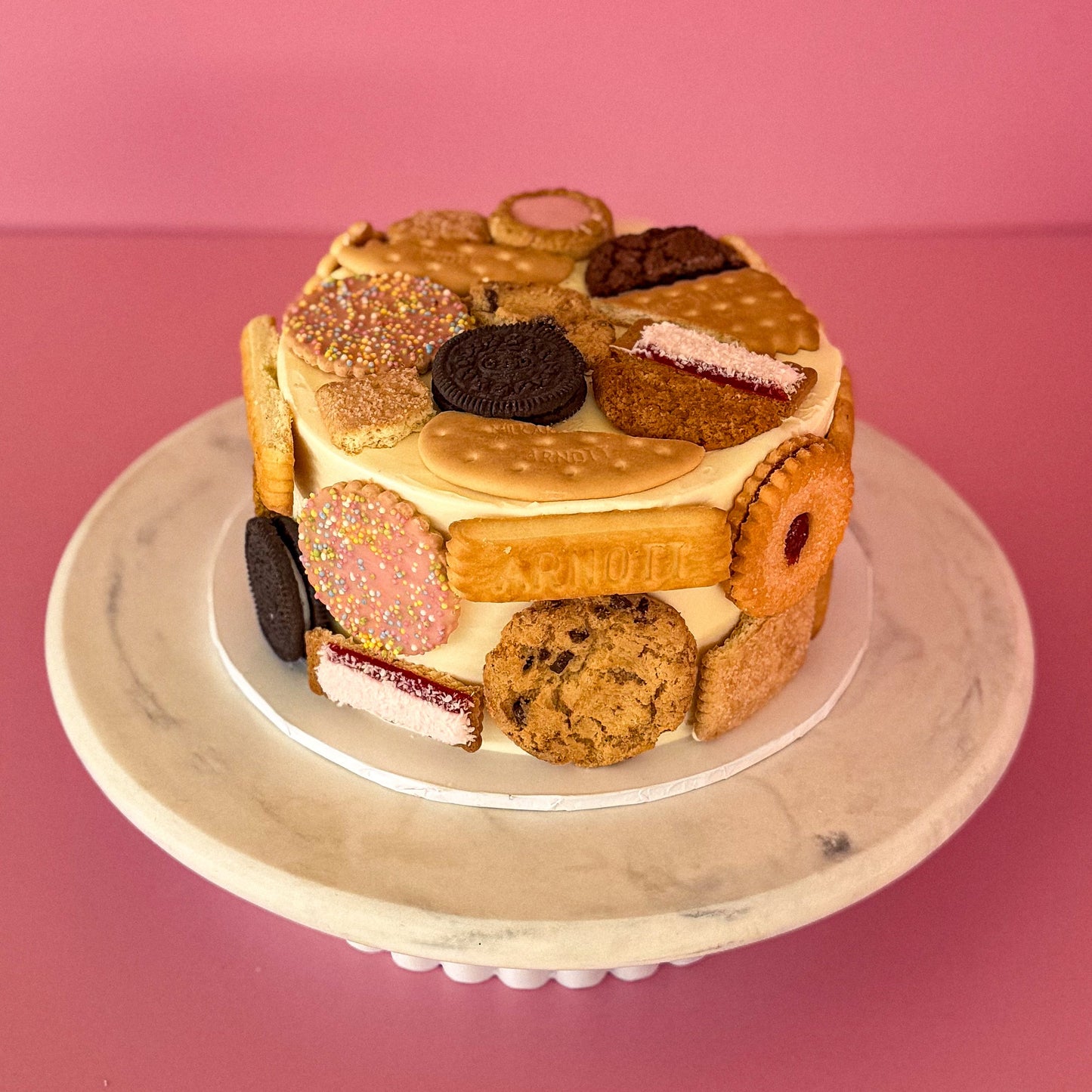 Biscuit Tin Cake