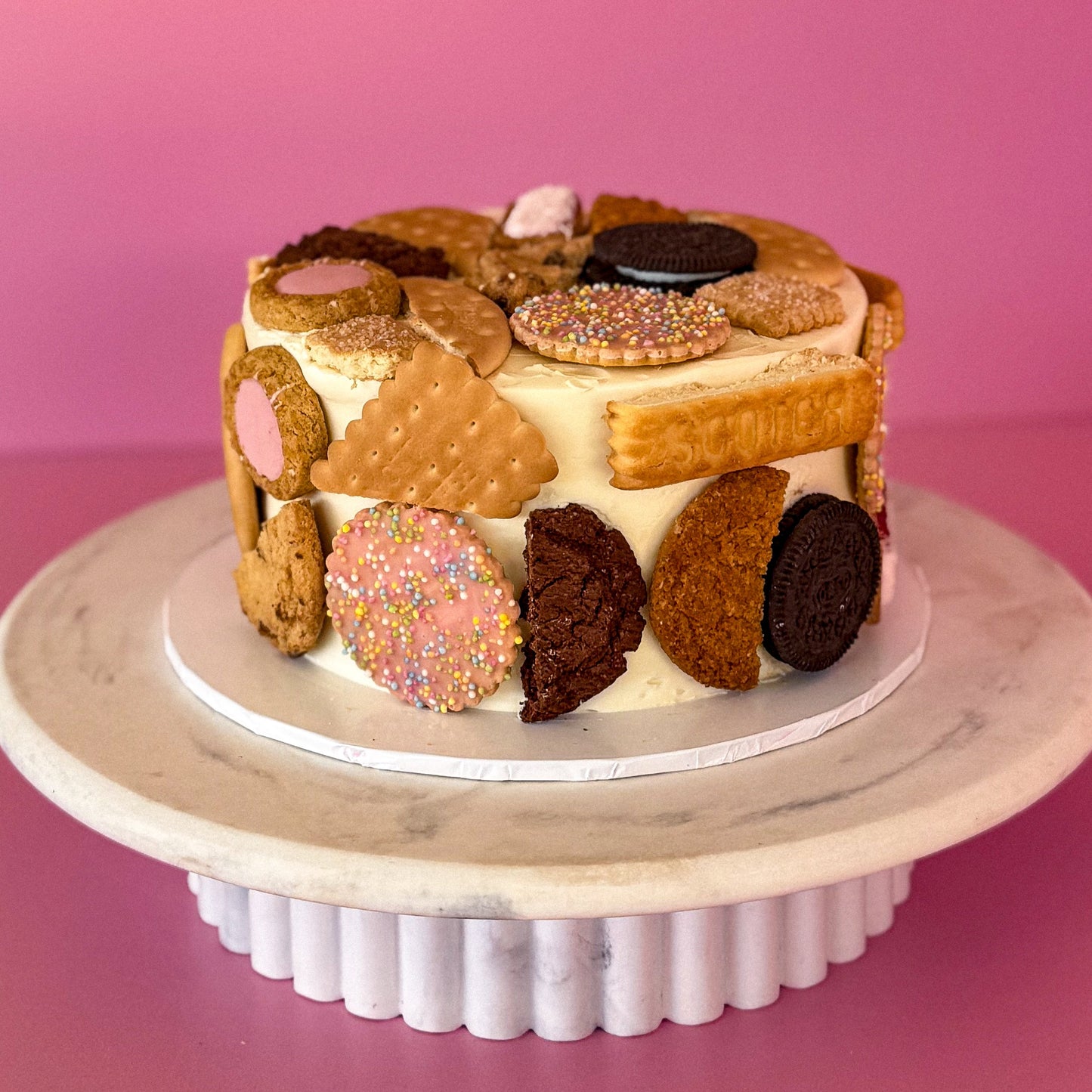 Biscuit Tin Cake
