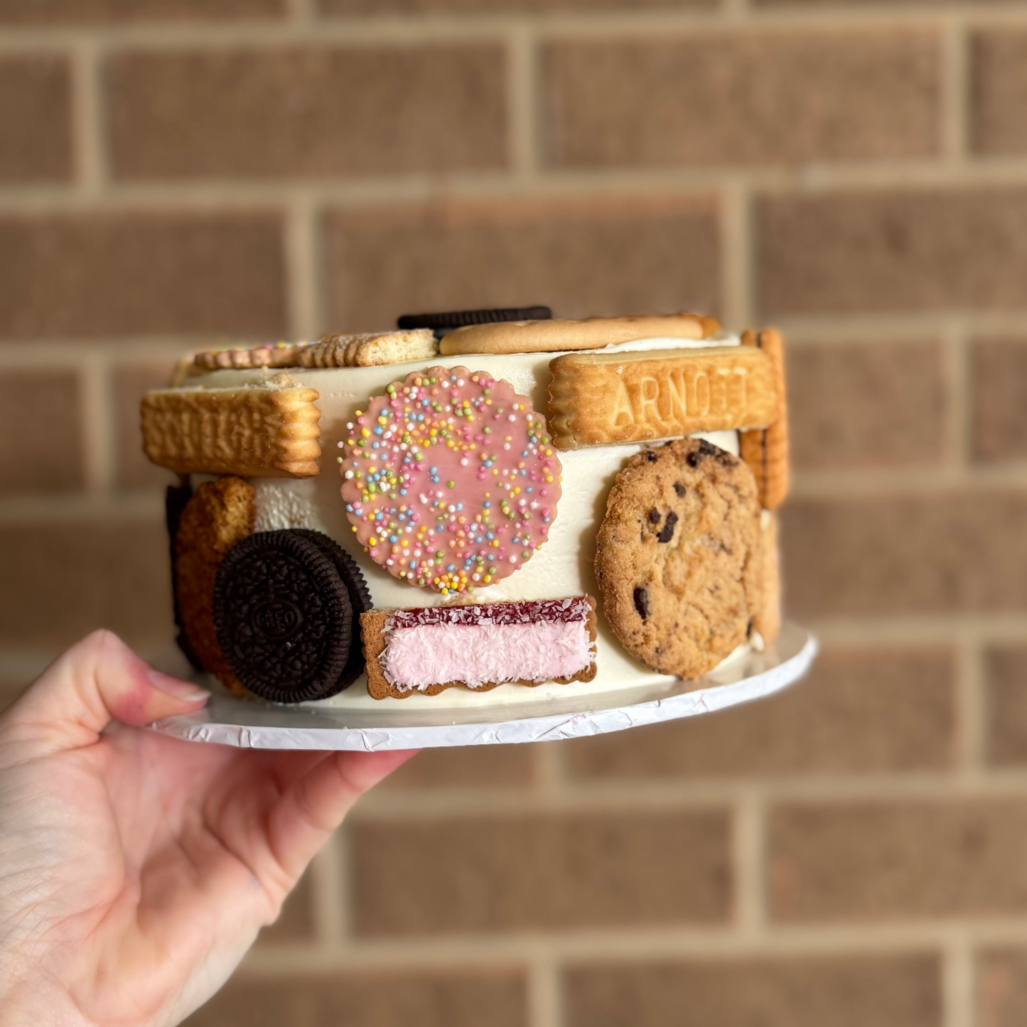 Biscuit Tin Cake