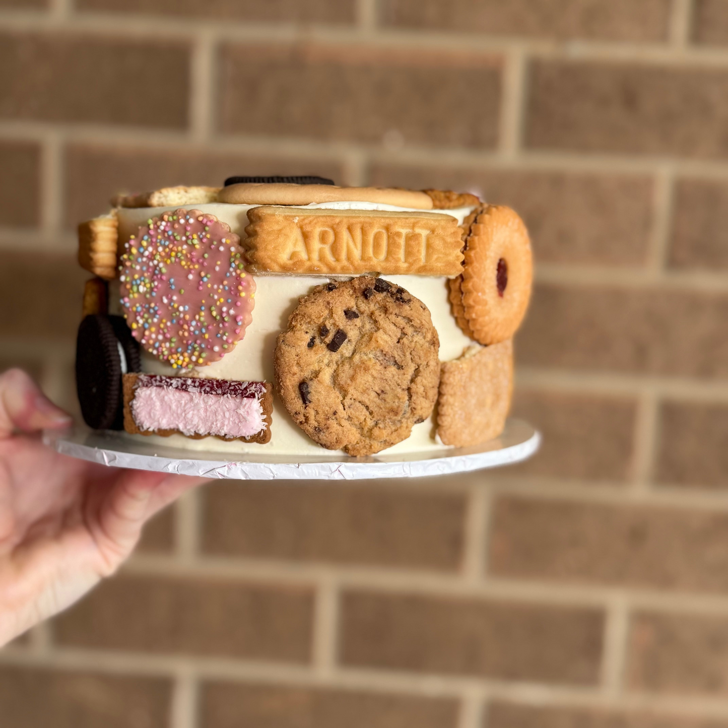 Biscuit Tin Cake
