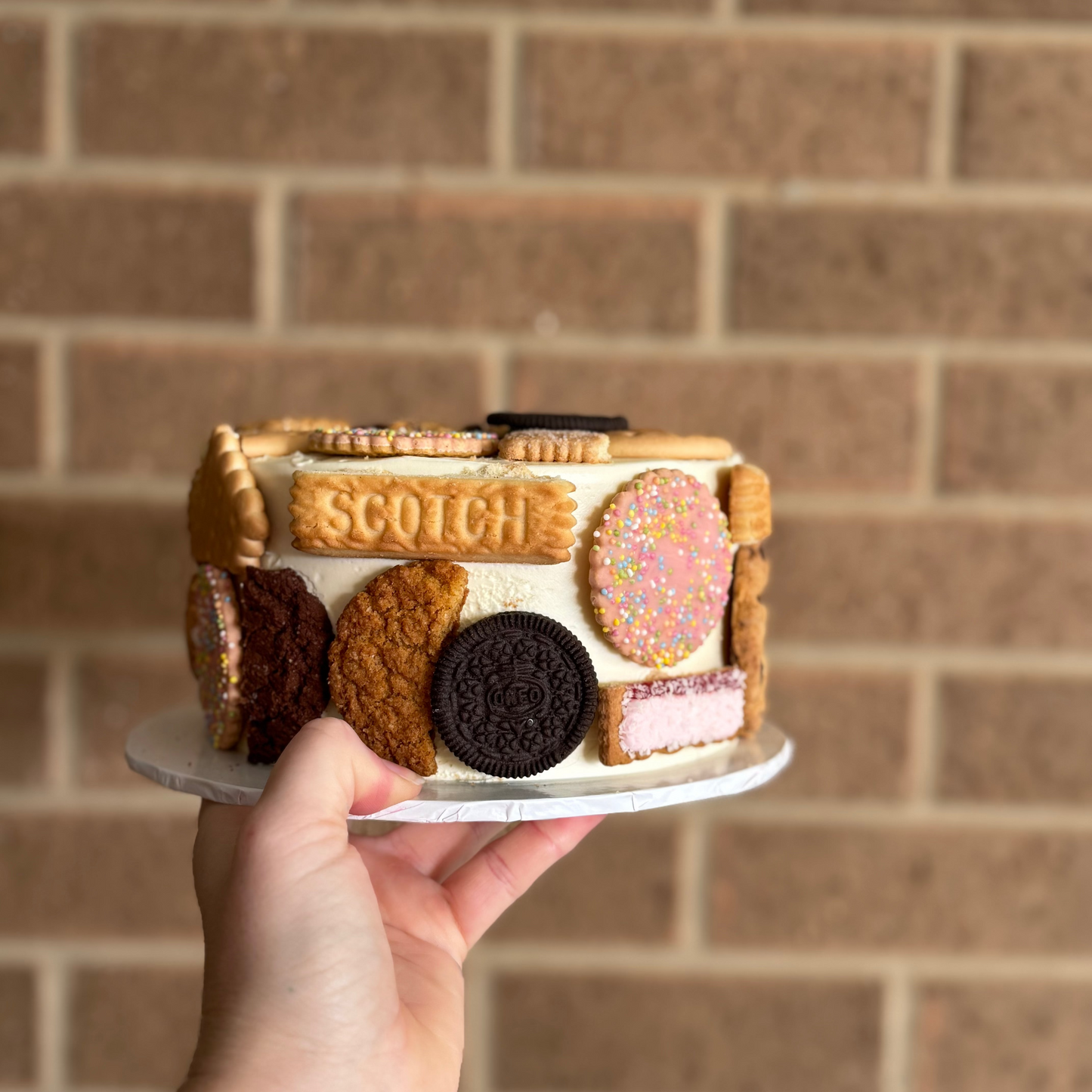 Biscuit Tin Cake